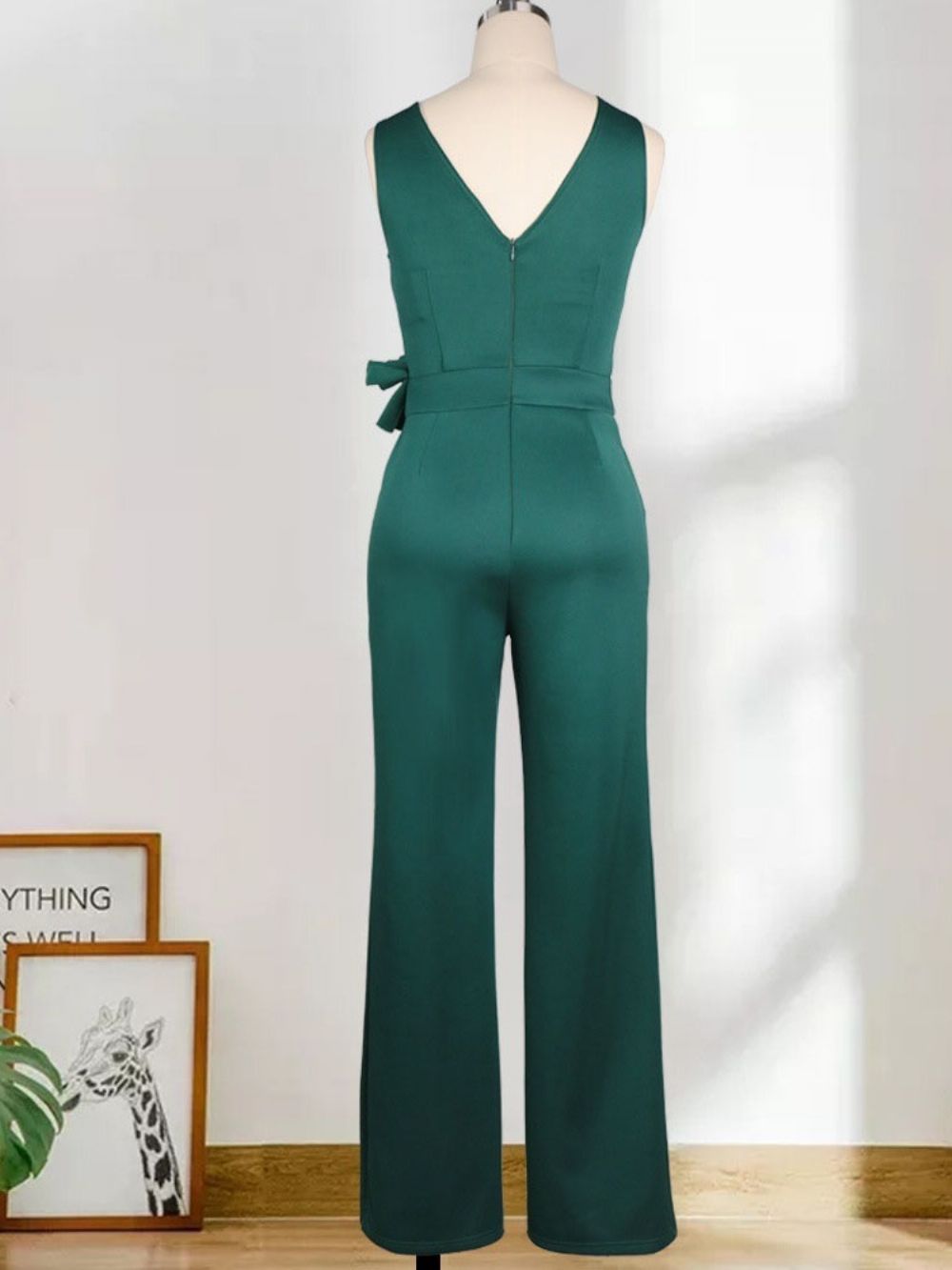 Modieuze Slanke Damesjumpsuit Met Plooien En Halfhoge Taille