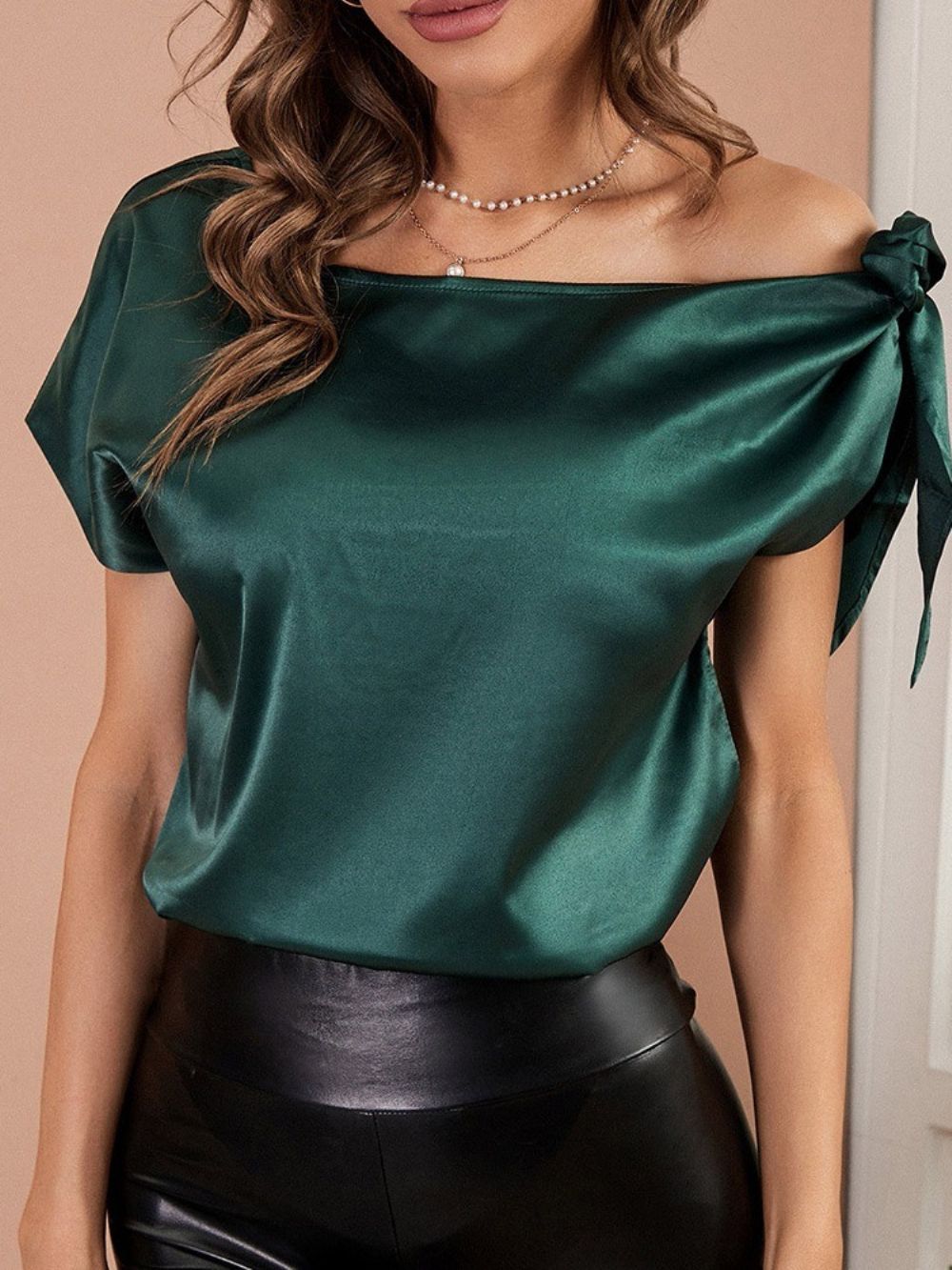 Off-Shoulder Asymmetrische Effen Standaard Blouse Met Korte Mouwen