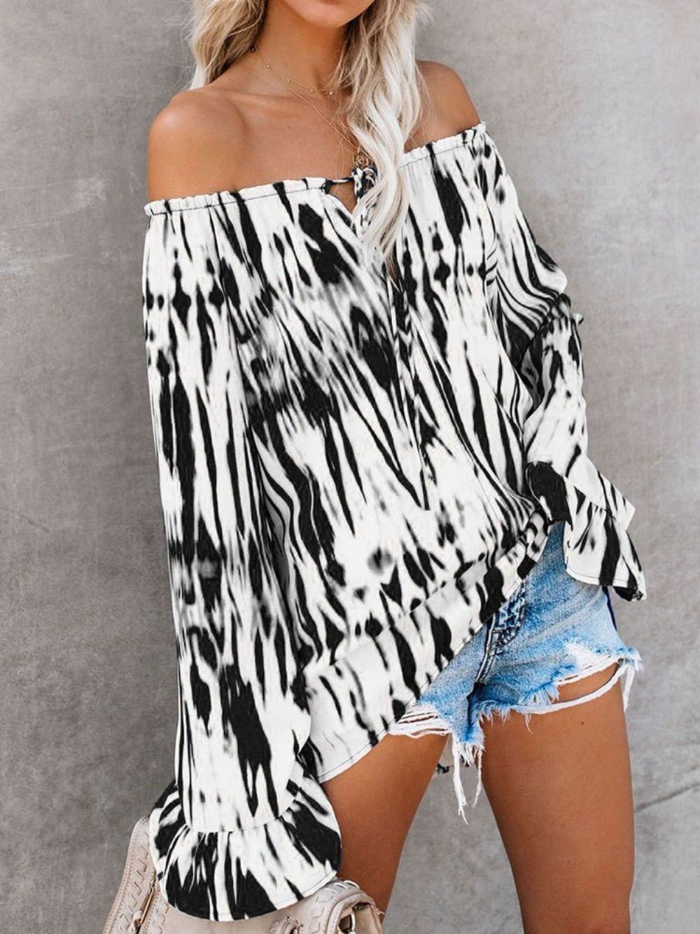 Off-Shoulder Flare Mouw Blouse Met Kleurvlakken