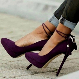 Platte Pumps Met Spitse Neus En Naaldhak Met Veters