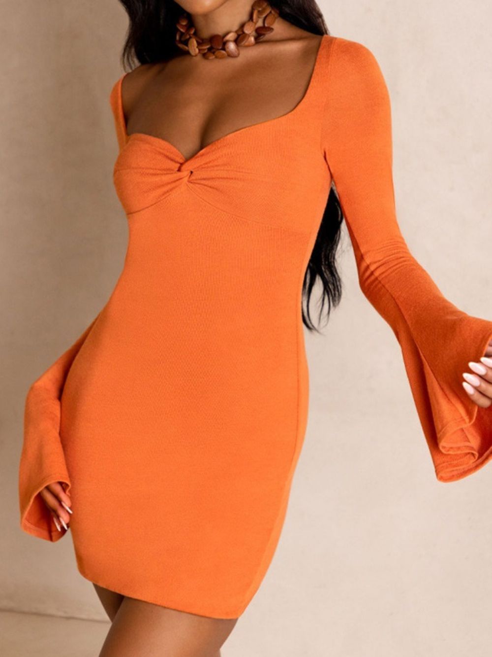 Bodycon Jurk Met Lange Mouwen Boven De Knie Met Wijd Uitlopende Mouwen