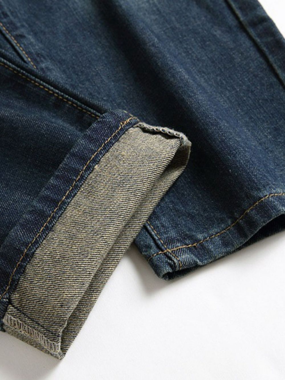 Versleten Herenjeans Met Rechte Ritssluiting En Halfhoge Taille