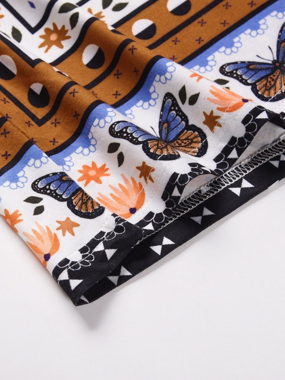 Tweedelige Damesset Met Sexy Dierenprint En Rechte Pullover