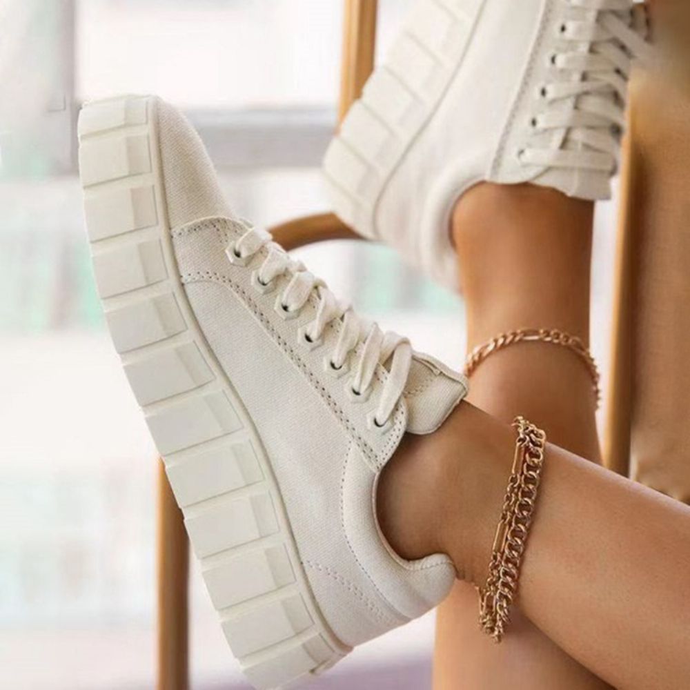 Casual Sneakers Met Gekruiste Bandjes En Ronde Neus