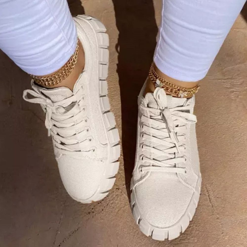 Casual Sneakers Met Gekruiste Bandjes En Ronde Neus