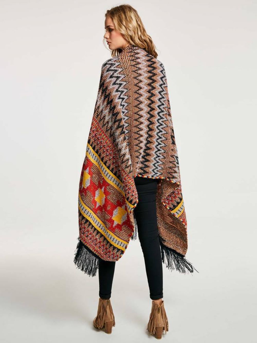 Cape Met Geometrische Kwastjes En Patchwork